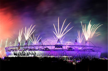 The Olympic Stadium in London during the opening ceremony for the 2012 Olympics. Foto de stock - Con derechos protegidos, Código: 862-06541391