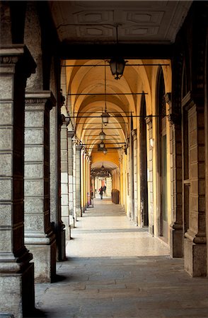 emilia - Modena, Emilia Romagna, Italy, Arches and columns, a typical sight of the Emilia Romagna region Foto de stock - Con derechos protegidos, Código: 862-06542114