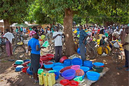 simsearch:862-06543210,k - A busy roadside market beneath shady mango trees near Puranga, Uganda, Africa Stock Photo - Rights-Managed, Code: 862-06543136