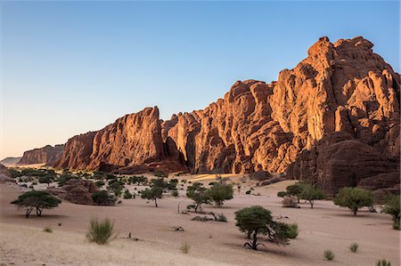 Chad, Bechike, Ennedi, Sahara. A long tall ridge of weathered Palaeozoic sandstone at the top of the Bechike Valley. Stock Photo - Rights-Managed, Code: 862-06676465