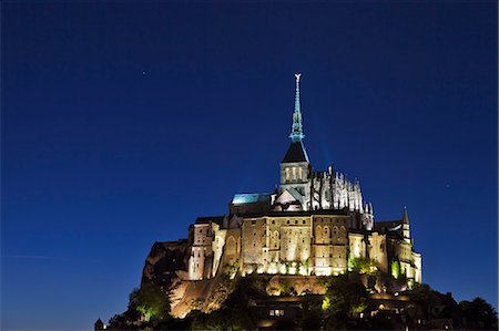 simsearch:862-06676770,k - Mont Saint Michel at night, Le Mont Saint Michel, Basse Normandie, France. Stock Photo - Rights-Managed, Code: 862-06676767