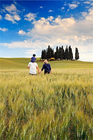 family hill - Italy, Tuscany, Siena district, Orcia Valley, Family takes a walk in the countryside near San Quirico dOrcia Stock Photo - Rights-Managed, Code: 862-06677097