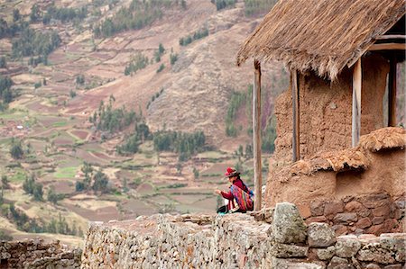 simsearch:862-06677365,k - South America, Peru, Cusco, Sacred Valley, Pisac. A Quechua woman in a montera hat and with a Keperina shawl looks out over the Sacred Valley from the hills above Pisac Stock Photo - Rights-Managed, Code: 862-06677326