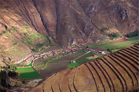 simsearch:862-06677365,k - South America, Peru, Cusco, Sacred Valley, Pisac. View of Pisac village and the Sacred Valley from the Inca ruins of Pisac with the terraces of Qallaqasa, the citadel in the foreground Stock Photo - Rights-Managed, Code: 862-06677328