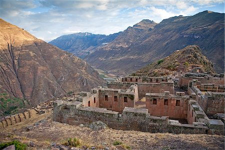 simsearch:862-06677365,k - South America, Peru, Cusco, Sacred Valley, Pisac. View of the Sacred Valley from the Intihuatana buildings at the Inca ruins of Pisac Stock Photo - Rights-Managed, Code: 862-06677376