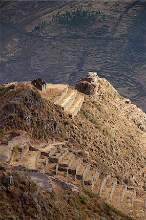 simsearch:862-06677365,k - South America, Peru, Cusco, Sacred Valley, Pisac. View of the Sacred Valley and Inca buildings and terraces from the ruins of Pisac Stock Photo - Rights-Managed, Code: 862-06677371