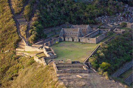 simsearch:862-06677365,k - South America, Peru, Cusco, Choquequirao. The central plaza at the Inca city of Choquequirao built by Tupac Inca Yupanqui and Huayna Capac and situated above the Apurimac valley with mountains of the Salkantay range Stock Photo - Rights-Managed, Code: 862-06677417