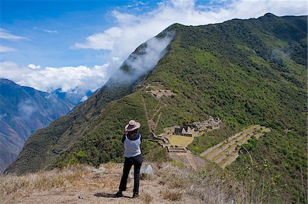 simsearch:862-06677365,k - South America, Peru, Cusco, Choquequirao. A hiker looks out over terraces, plazas and buildings at the Inca city of Choquequirao, built by Tupac Inca Yupanqui and Huayna Capac and situated above the Apurimac valley with mountains of the Salkantay range Stock Photo - Rights-Managed, Code: 862-06677411