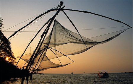 India, Kerala, Cochin, Fort Cochin, traditional fishing and fishermen in the evening sunlight Stock Photo - Rights-Managed, Code: 862-06825786