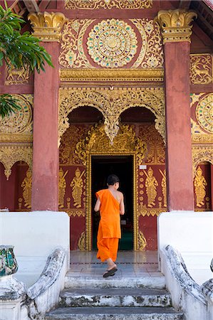 sim - Laos, Luang Prabang. A young monk at Wat Souvannakhili. Stock Photo - Rights-Managed, Code: 862-06826015