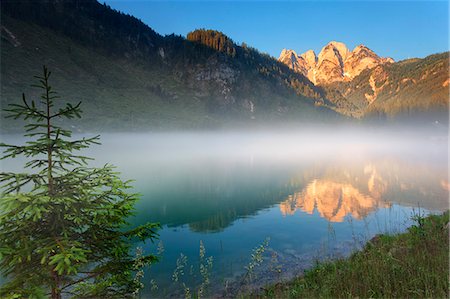 simsearch:862-07689809,k - Austria, Osterreich. Upper Austria, Oberosterreich. Gosaub lake. Lake and the Dachstein mountain. Foto de stock - Con derechos protegidos, Código: 862-07689798