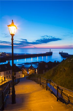 simsearch:862-07690507,k - United Kingdom, England, North Yorkshire, Whitby. The harbour at dusk from the 199 Steps. Photographie de stock - Rights-Managed, Code: 862-07689959