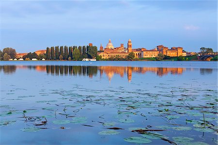 simsearch:862-07690164,k - Italy, Lombardy, Mantova district, Mantua, View towards the town and Lago Inferiore, Mincio river. Stock Photo - Rights-Managed, Code: 862-07690150