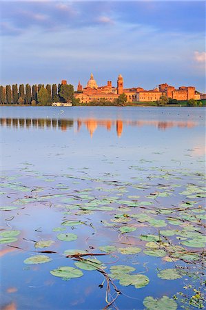 simsearch:862-07690164,k - Italy, Lombardy, Mantova district, Mantua, View towards the town and Lago Inferiore, Mincio river. Stock Photo - Rights-Managed, Code: 862-07690151