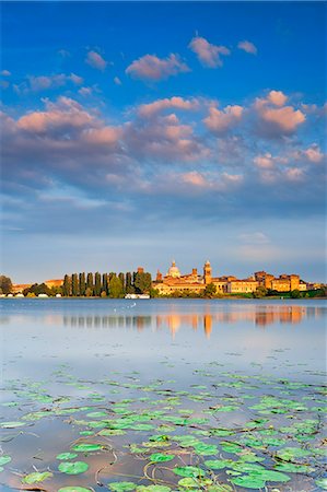 simsearch:862-07690164,k - Italy, Lombardy, Mantova district, Mantua, View towards the town and Lago Inferiore, Mincio river. Stock Photo - Rights-Managed, Code: 862-07690165