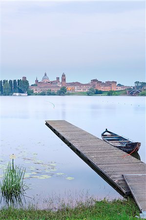 simsearch:862-07690164,k - Italy, Lombardy, Mantova district, Mantua, View towards the town and Lago Inferiore, Mincio river. Stock Photo - Rights-Managed, Code: 862-07690163