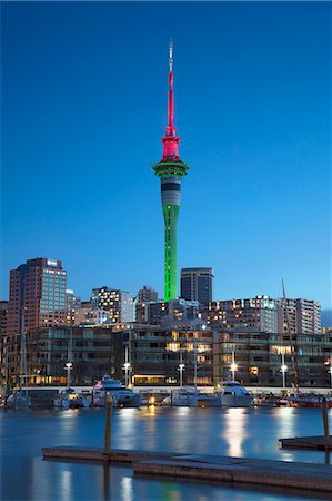 simsearch:862-07690507,k - Viaduct Harbour and Sky Tower at dusk, Auckland, North Island, New Zealand Photographie de stock - Rights-Managed, Code: 862-07690499