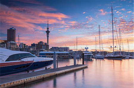 simsearch:862-07690507,k - Sky Tower and Viaduct Harbour at sunset, Auckland, North Island, New Zealand Photographie de stock - Rights-Managed, Code: 862-07690538
