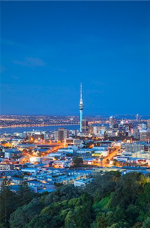 simsearch:862-07690507,k - View of Auckland from Mount Eden at dusk, Auckland, North Island, New Zealand Photographie de stock - Rights-Managed, Code: 862-07690532