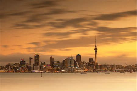 simsearch:862-07690507,k - View of Auckland skyline at dusk, Auckland, North Island, New Zealand Photographie de stock - Rights-Managed, Code: 862-07690540