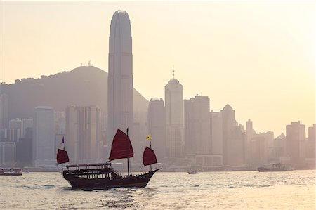 simsearch:862-05997261,k - Hong Kong, China. Traditional chinese junk sail in Victoria harbour Stock Photo - Rights-Managed, Code: 862-07909485