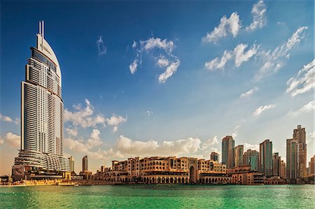 simsearch:862-07690507,k - The 5 star Address Downtown Dubai hotel designed by the architects Atkins and the Souk Al Bahar in Downtown Dubai, Dubai, The United Arab Emirates. Photographie de stock - Rights-Managed, Code: 862-07910849