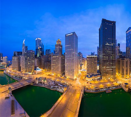 USA, Illinois, Chicago. Night time view over the city showing the river dyed green for the St Patrick's Day Celebrations. Photographie de stock - Rights-Managed, Code: 862-07910944