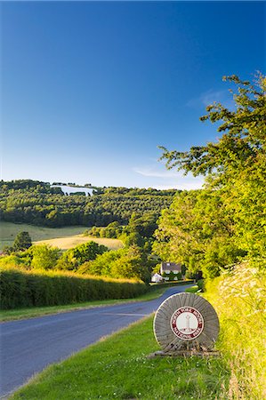 United Kingdom, England, North Yorkshire, Kilburn. The entrance to the North York Moors National Park and the White Horse. Photographie de stock - Rights-Managed, Code: 862-08090132