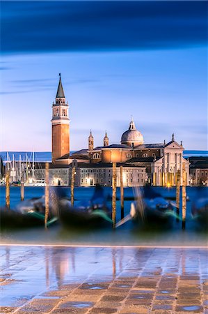 simsearch:862-07690164,k - Italy, Veneto, Venice. High tide coming to Riva degli Schiavoni at dawn Stock Photo - Rights-Managed, Code: 862-08090402