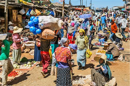 simsearch:862-06543210,k - Ethiopia, Addis Ababa, Mercato.  A busy street scene at the sprawling Mercato Market. Stock Photo - Rights-Managed, Code: 862-08273066