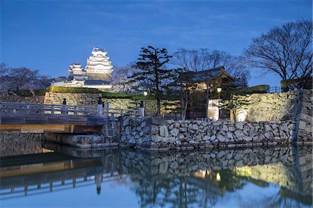 simsearch:862-03712492,k - Himeji Castle (UNESCO World Heritage site) at dusk, Himeji, Kansai, Honshu, Japan Stock Photo - Rights-Managed, Code: 862-08273478