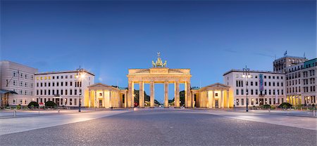 Germany, Deutschland. Berlin. Berlin Mitte. Brandenburg Gate, Brandenburger Tor Stock Photo - Rights-Managed, Code: 862-08718910