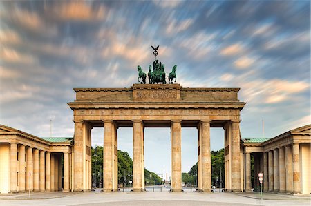 Germany, Deutschland. Berlin. Berlin Mitte. Brandenburg Gate, Brandenburger Tor Photographie de stock - Rights-Managed, Code: 862-08718920