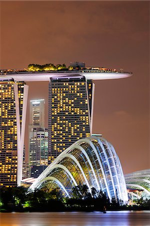 simsearch:700-05609425,k - South East Asia, Singapore, Gardens by the Bay cloud forest and Marina Bay Sands Hotel and Casino Stock Photo - Rights-Managed, Code: 862-08719495