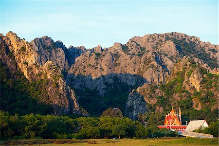 South East Asia, Thailand, Prachuap Kiri Khan, Khao Sam Roi Yot National Park, Wat Khao Daeng temple Photographie de stock - Rights-Managed, Code: 862-08719738