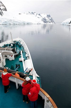 Antarctica,Gerlache Strait. Exploring the Lemaire Channel located between the Antarctic Peninsula (Graham Land) and Booth Island,sometimes known as 'Kodak Gap' it is one of the top tourist destinations in Antarctica Stock Photo - Rights-Managed, Code: 862-03288555