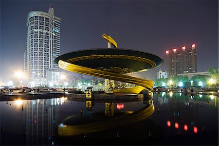 spirale - Ville de Chine, la Province du Sichuan, Chengdu. Monument de la fontaine en spirale Photographie de stock - Rights-Managed, Code: 862-03351683