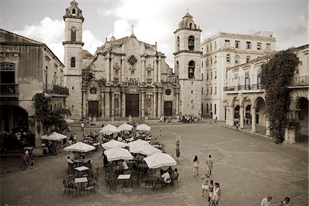 simsearch:400-04002563,k - Cuba, la Havane. Café à la Plaza de la Catedral, la Havane Photographie de stock - Rights-Managed, Code: 862-03352519