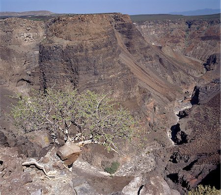 simsearch:862-03820284,k - L'impressionnant Canyon d'Adail_, connu au peuple Afar comme Dimbia, est une intersection de failles et des failles de terre, au sud de Ghoubbet el Kharäb. Photographie de stock - Rights-Managed, Code: 862-03352634