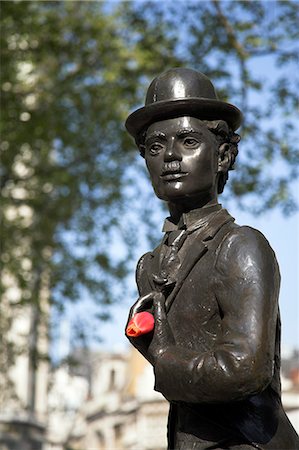 Statue de Charlie Chaplin à Leicester Square, en plein cœur du West End de Londres. Photographie de stock - Rights-Managed, Code: 862-03353150