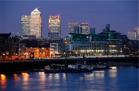 England,London. Canary Wharf as seen from Tower Bridge. Stock Photo - Rights-Managed, Code: 862-03353547