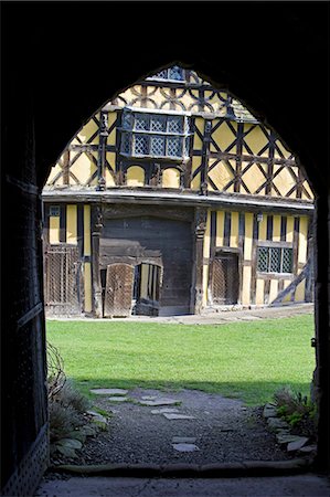England,Shropshire,Stokesay Castle,located at Stokesay,a mile south of the town of Craven Arms,in South Shropshire,is the oldest fortified manor house in England,dating to the 12th century and is managed by England Heritage. Detail of the classic medieval architecture of the Gatehouse is highlighted. Stock Photo - Rights-Managed, Code: 862-03353641