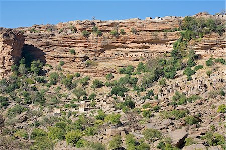 Mali,Dogon Country,Banani. Attractive Dogon villages built among cliffs and rocks at the foot of the 120-mile-long Bandiagara escarpment. Recent development has taken place on top of the escarpment. Stock Photo - Rights-Managed, Code: 862-03364189