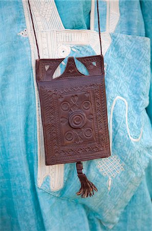simsearch:862-03437232,k - Mali,Timbuktu. A beautifully decorated leather purse hangs round the neck of a Tuareg man. Stock Photo - Rights-Managed, Code: 862-03364254