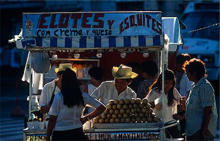 simsearch:862-07495921,k - Mexico,State of Yucatan,Merida. Locals buy food from stalls in the centre of Maerida. Foto de stock - Con derechos protegidos, Código: 862-03364412