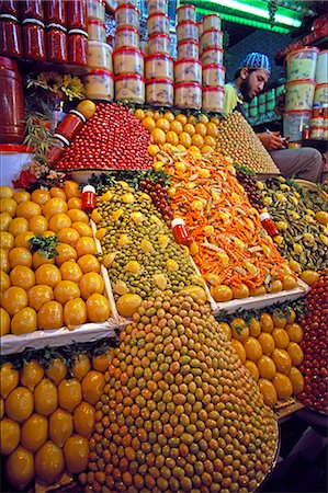 simsearch:862-03364767,k - Fruit and olives on a market stall inside the mediaeval souk Stock Photo - Rights-Managed, Code: 862-03364560
