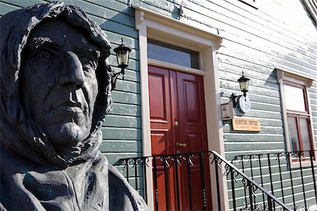Norway,Troms,Tromso. Outside of the Polar Museum or Polarmuseet,a memorial to the exploits of the city's favourite son Roald Amundsen,clad in full polar kit,takes pride of place outside of the management building. Stock Photo - Rights-Managed, Code: 862-03365571