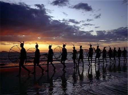 simsearch:862-03366124,k - As the sun rises over Lake Turkana,a group of fishermen set out with their traditional fishing baskets to catch talapia in the lake's shallow waters. These traditional methods of fishing are now rare because the introduction of small mesh gillnets has resulted in a marked decline of fish stocks close to the shore. Stock Photo - Rights-Managed, Code: 862-03366076