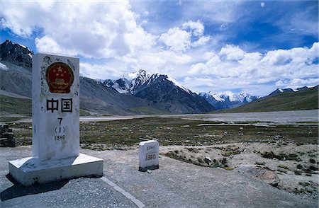 The Khunjerab Pass at the borders of China and Pakistan on the Karakorum Highway and is the highest public road in the world Stock Photo - Rights-Managed, Code: 862-03360393