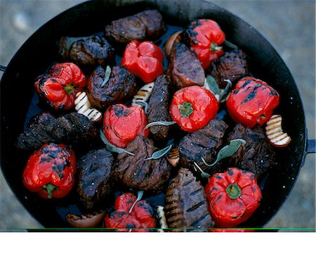 simsearch:862-03821015,k - Thick steaks and whole red peppers cooked on an open fire at Kwandwe Lodge Foto de stock - Con derechos protegidos, Código: 862-03361095